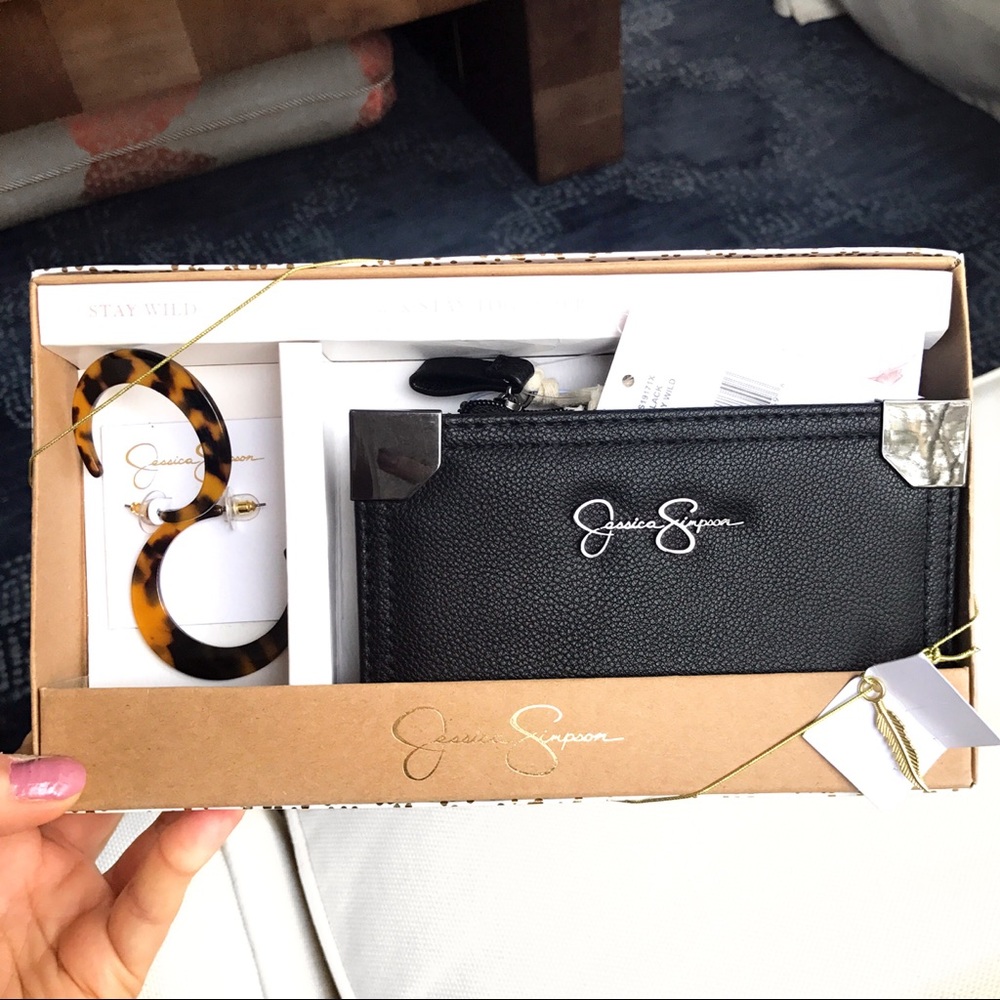 🆕JESSICA SIMPSON 'WILD' WALLET & EARRINGS SET